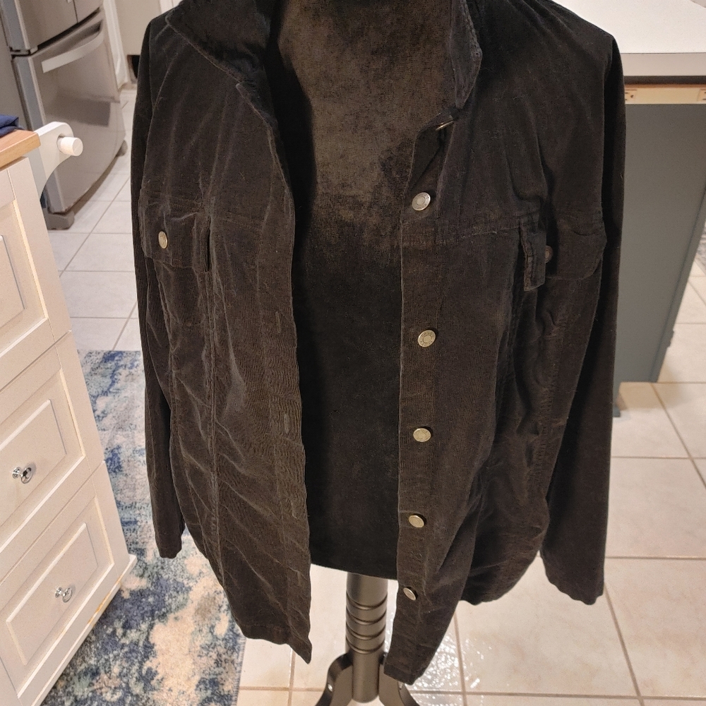 Chicos Cordoroy jacket w buttons. Can be worn alone or w top.
